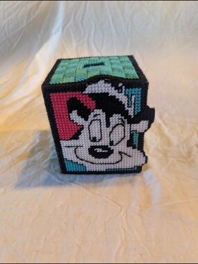 2/20$Vintage Black White Pink Teal Needlepoint Character/ Pepe Le Pew Tissue Box